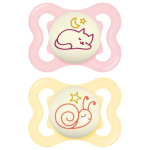 MAM 2 Sucettes Supreme Nuit 2-6 Mois - Modèle : Chat et Escargot