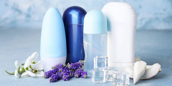 Fraîche et confiante en été : la routine anti-transpiration à adopter